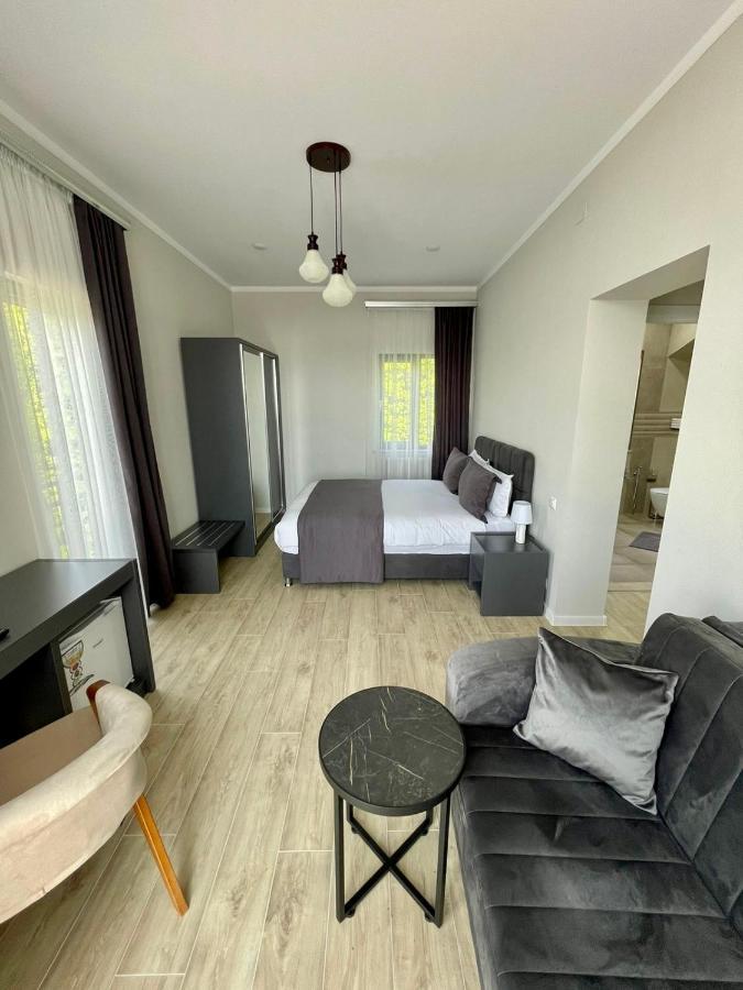 Hillside Inn Batumi Exterior photo