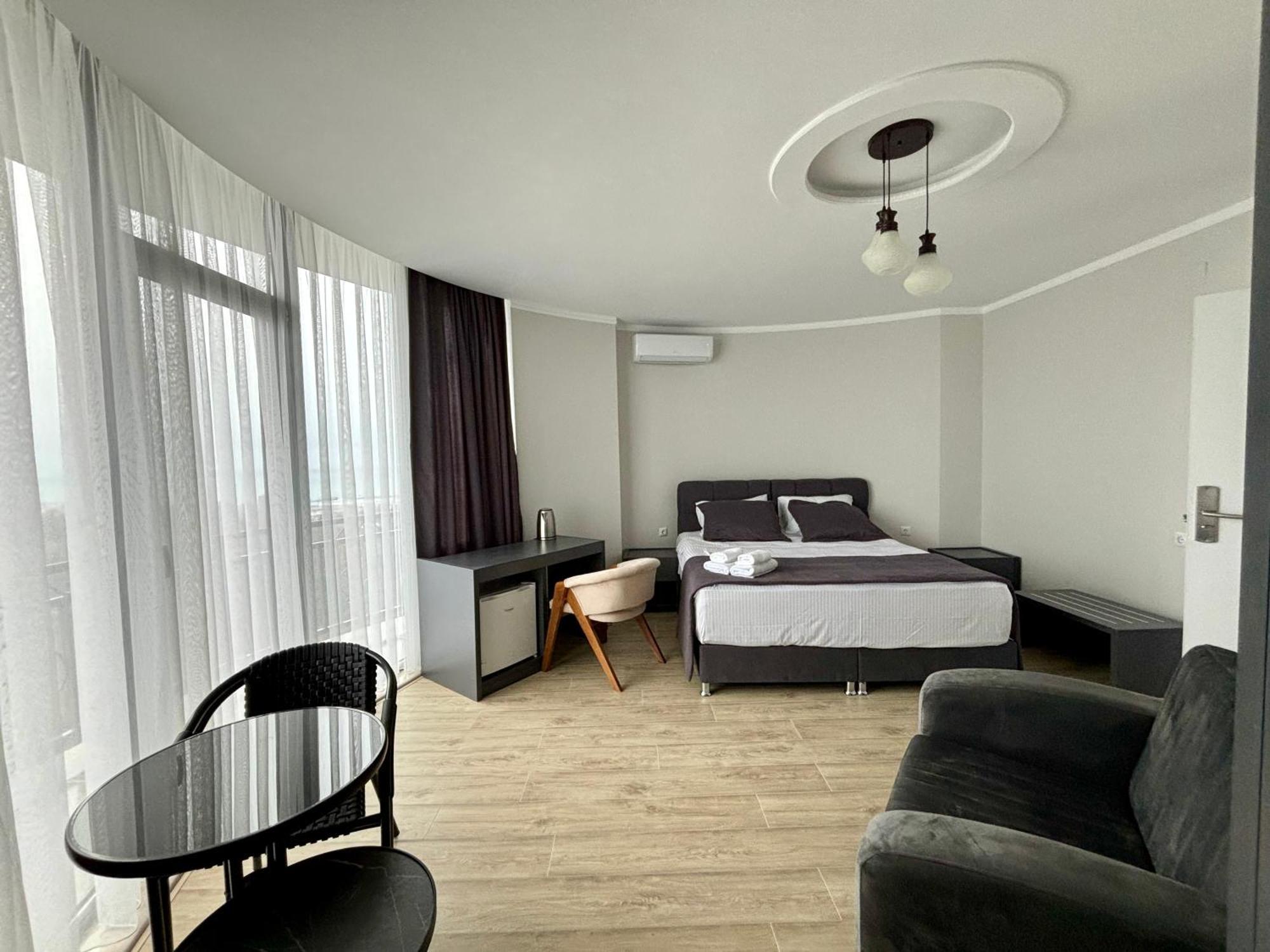 Hillside Inn Batumi Exterior photo