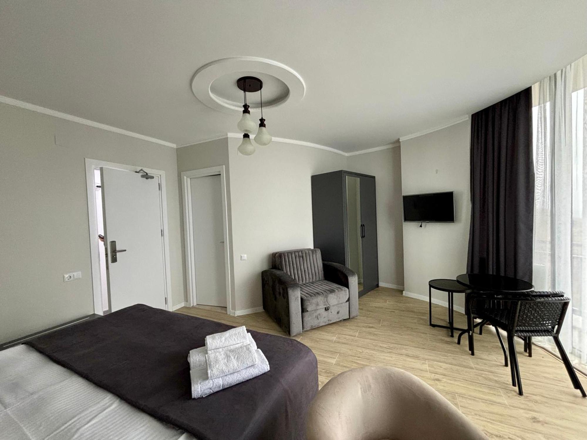 Hillside Inn Batumi Exterior photo
