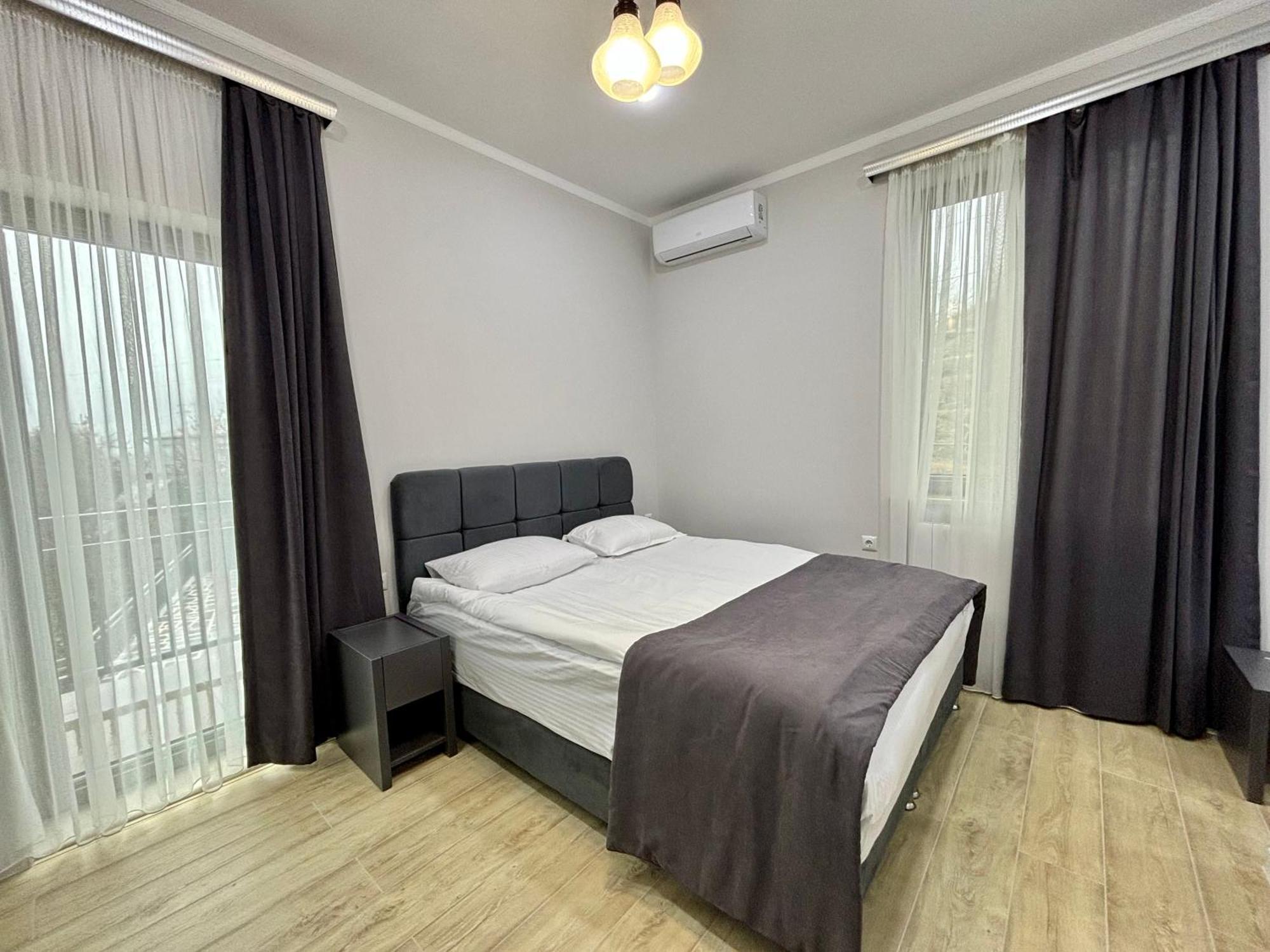Hillside Inn Batumi Exterior photo