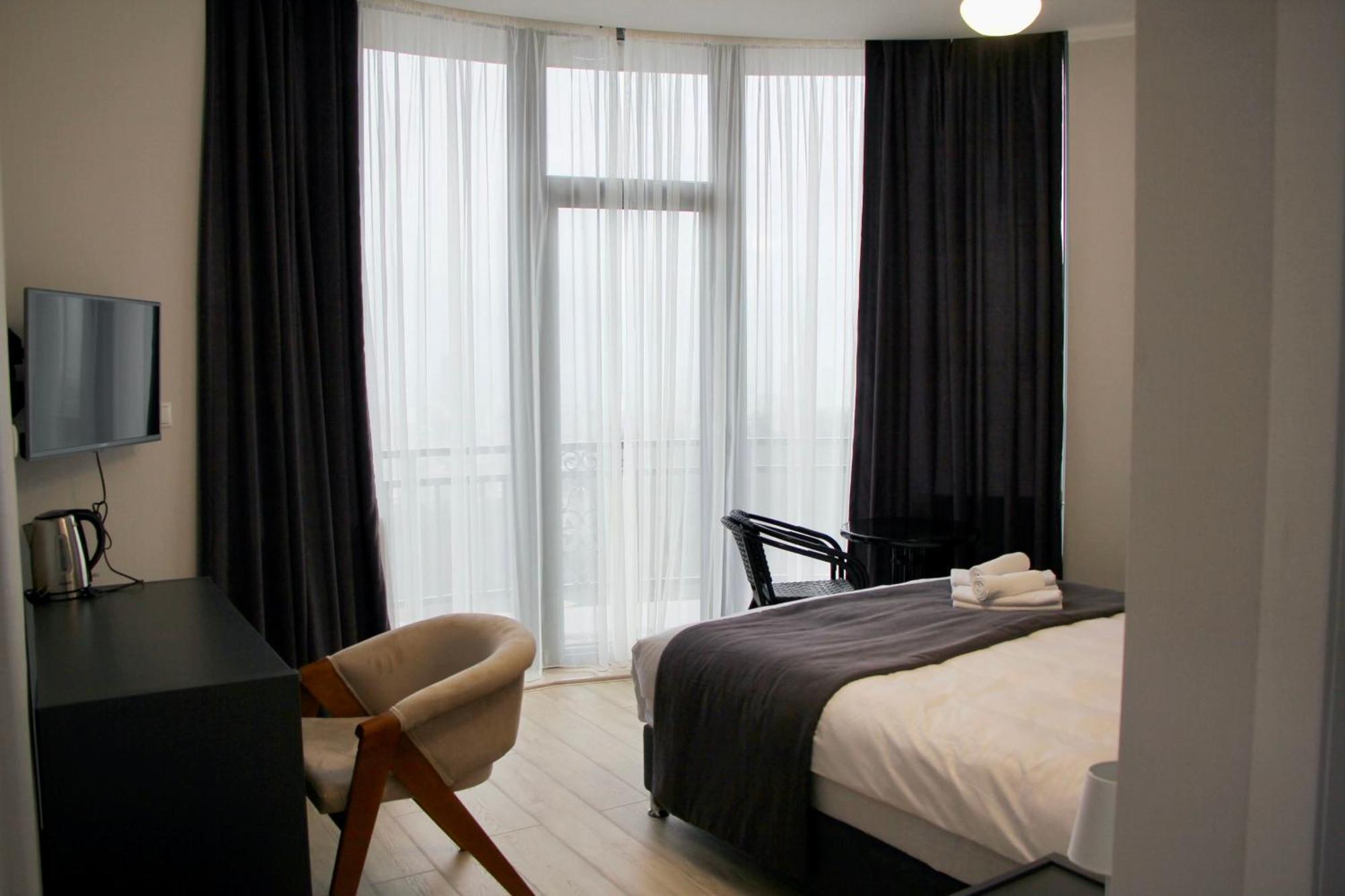 Hillside Inn Batumi Exterior photo