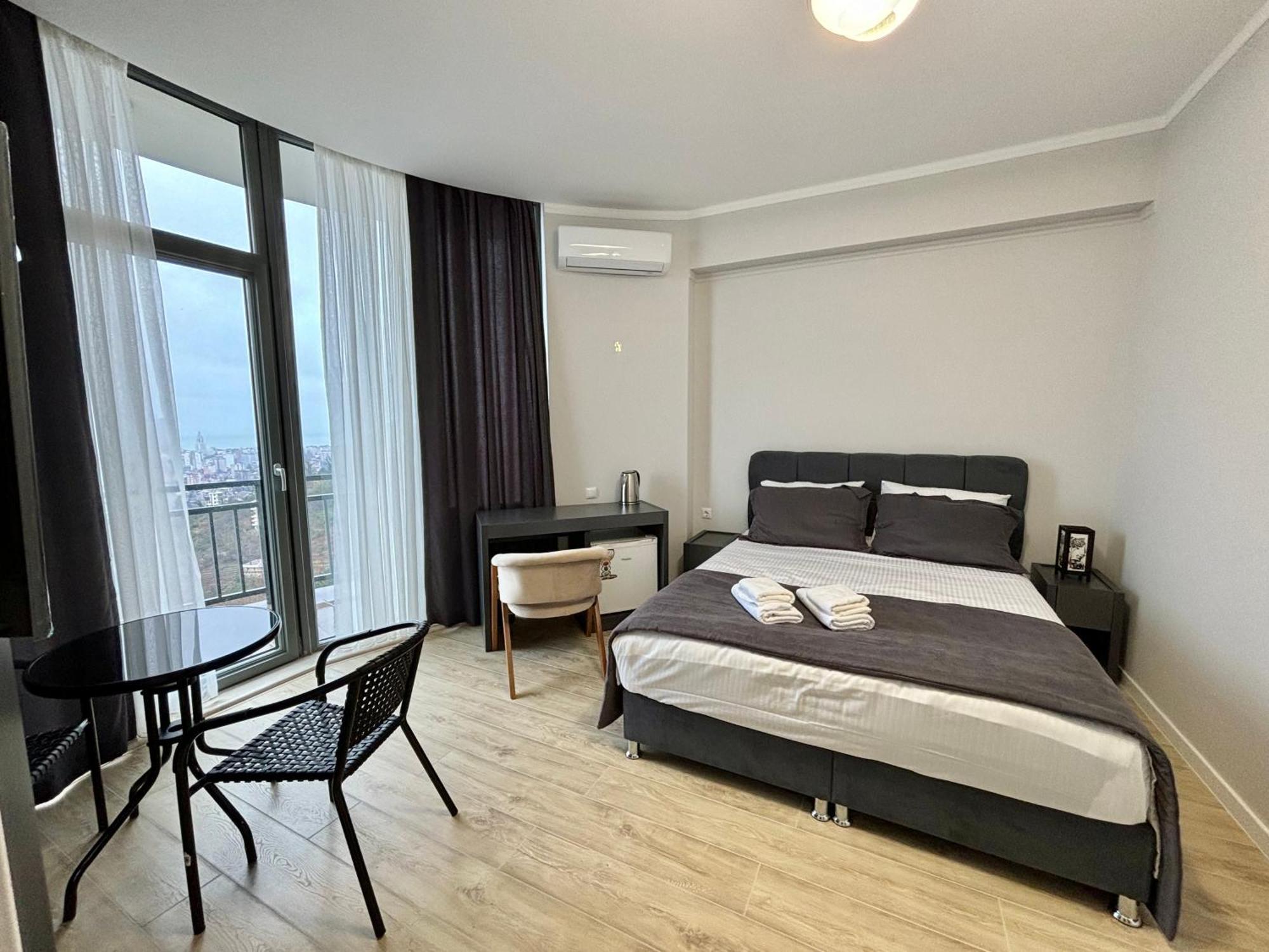 Hillside Inn Batumi Exterior photo