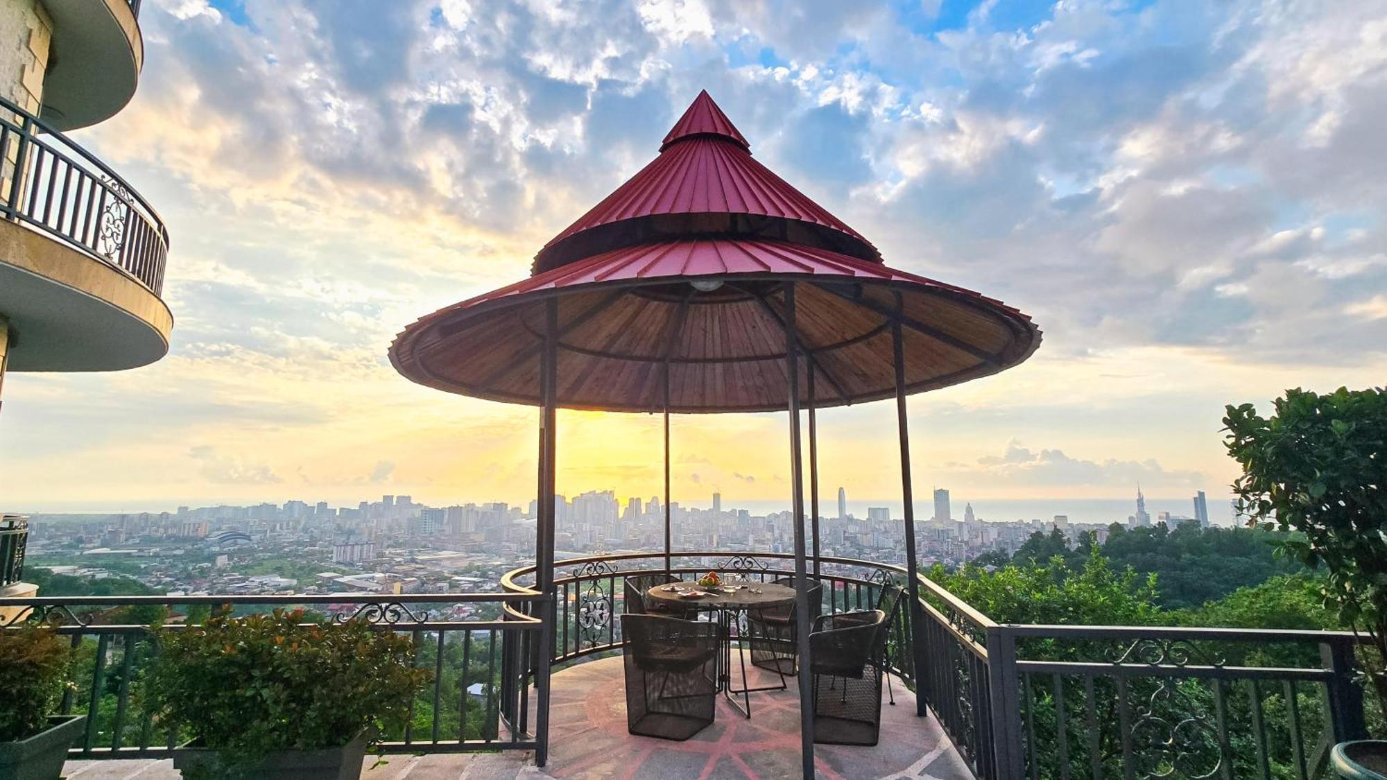 Hillside Inn Batumi Exterior photo